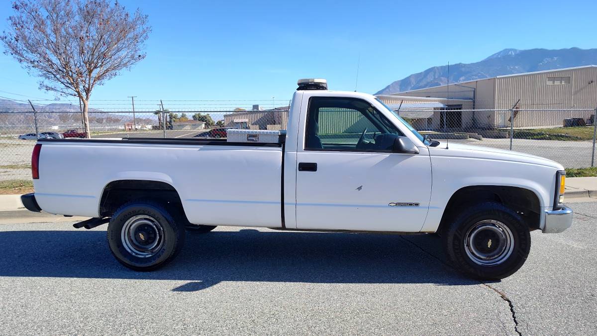 Chevrolet-gmt-400-34-ton-1995-white-21