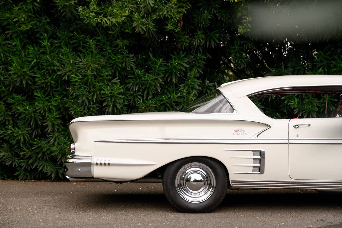 Chevrolet-impala-1958-white-29