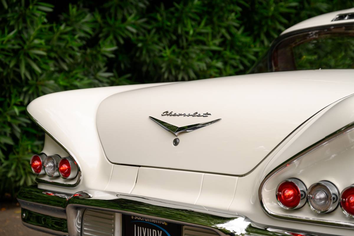 Chevrolet-impala-1958-white-32