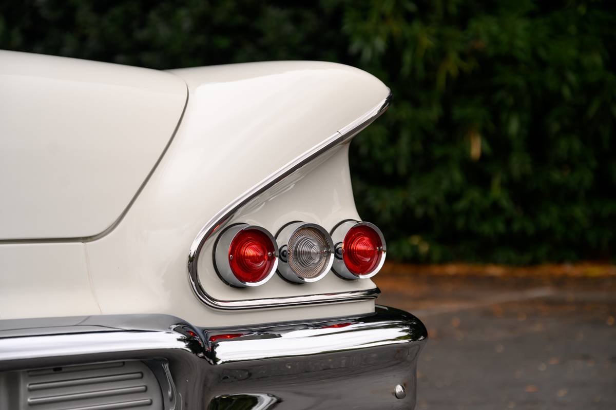 Chevrolet-impala-1958-white-50
