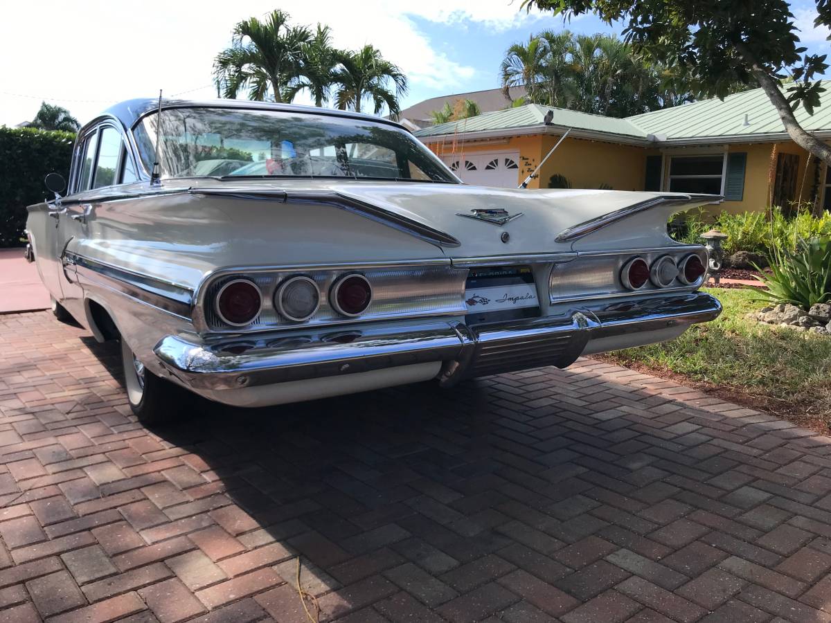 Chevrolet-impala-1960-white-6