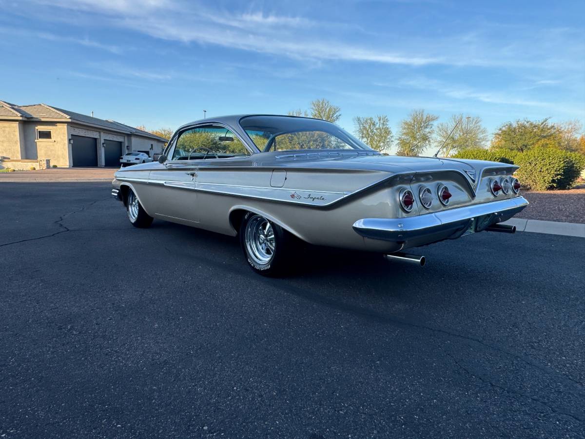 Chevrolet-impala-1961-custom-1