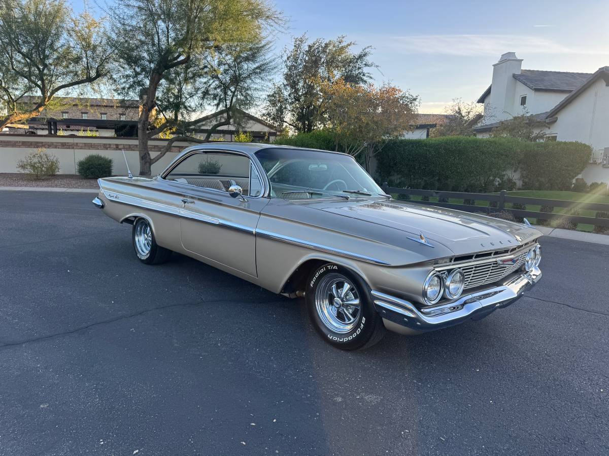 Chevrolet-impala-1961-custom-4