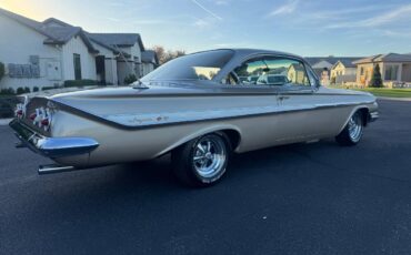 Chevrolet-impala-1961-custom-5