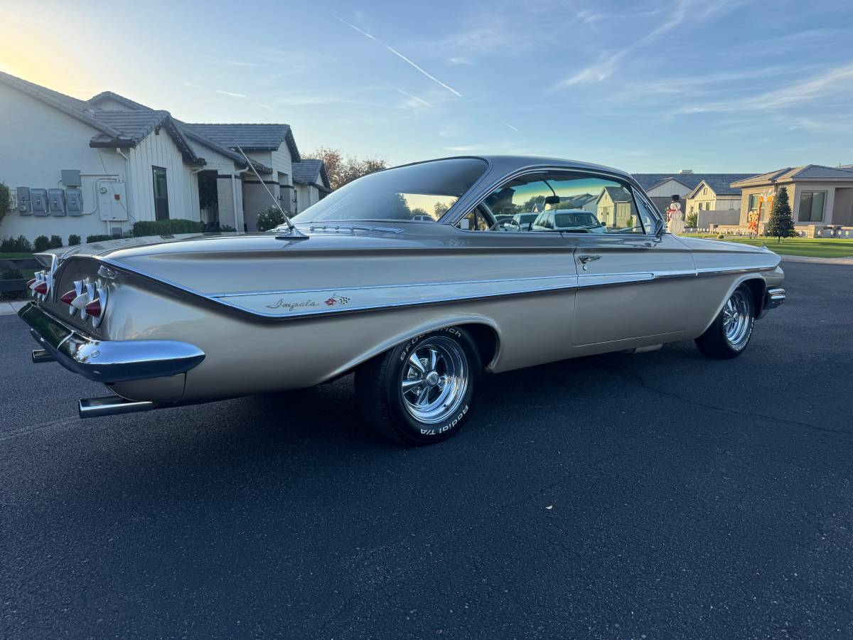 Chevrolet-impala-1961-custom-5