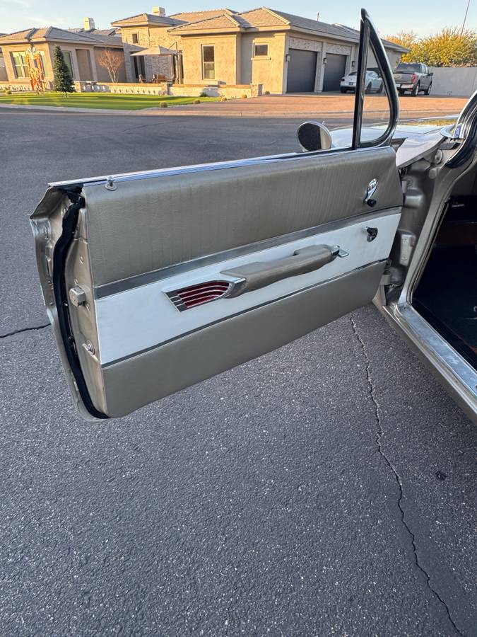 Chevrolet-impala-1961-custom-9