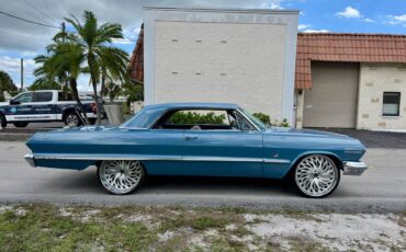 Chevrolet-impala-1963-blue-2