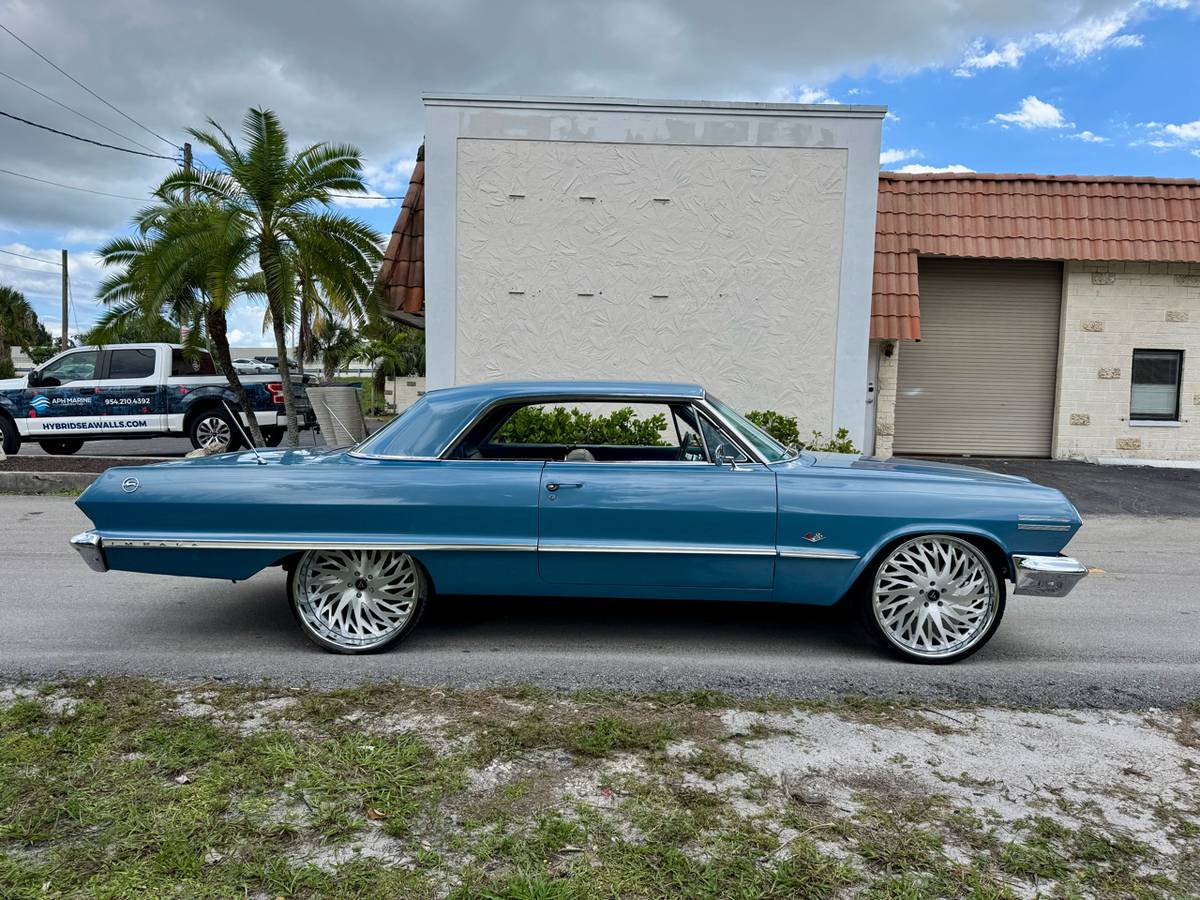 Chevrolet-impala-1963-blue-2