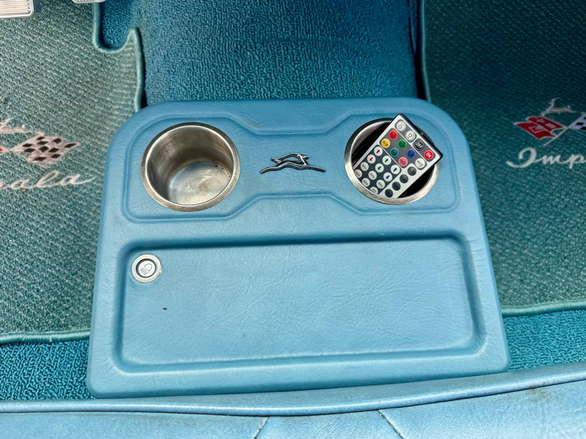 Chevrolet-impala-1963-blue-36