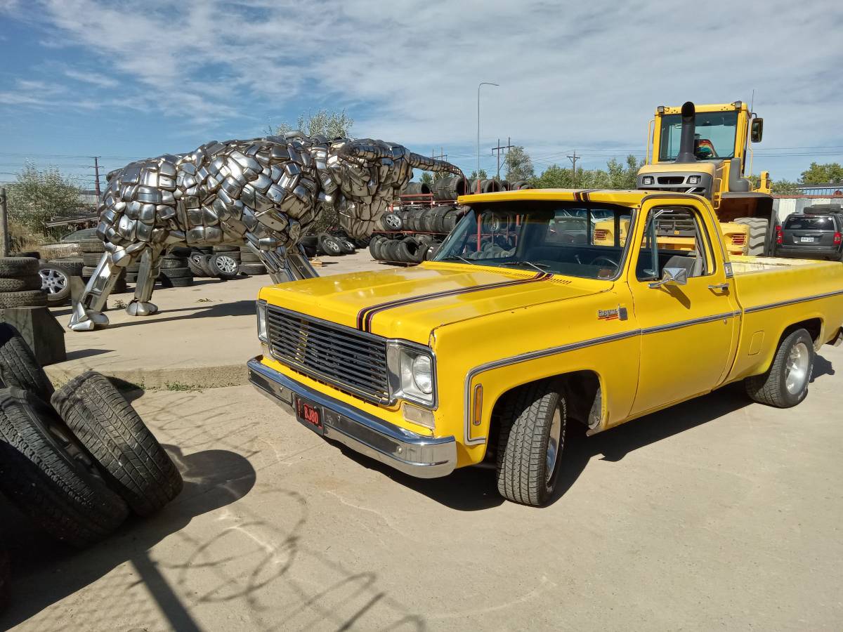 Chevrolet-k10-cheyenne-1979-yellow