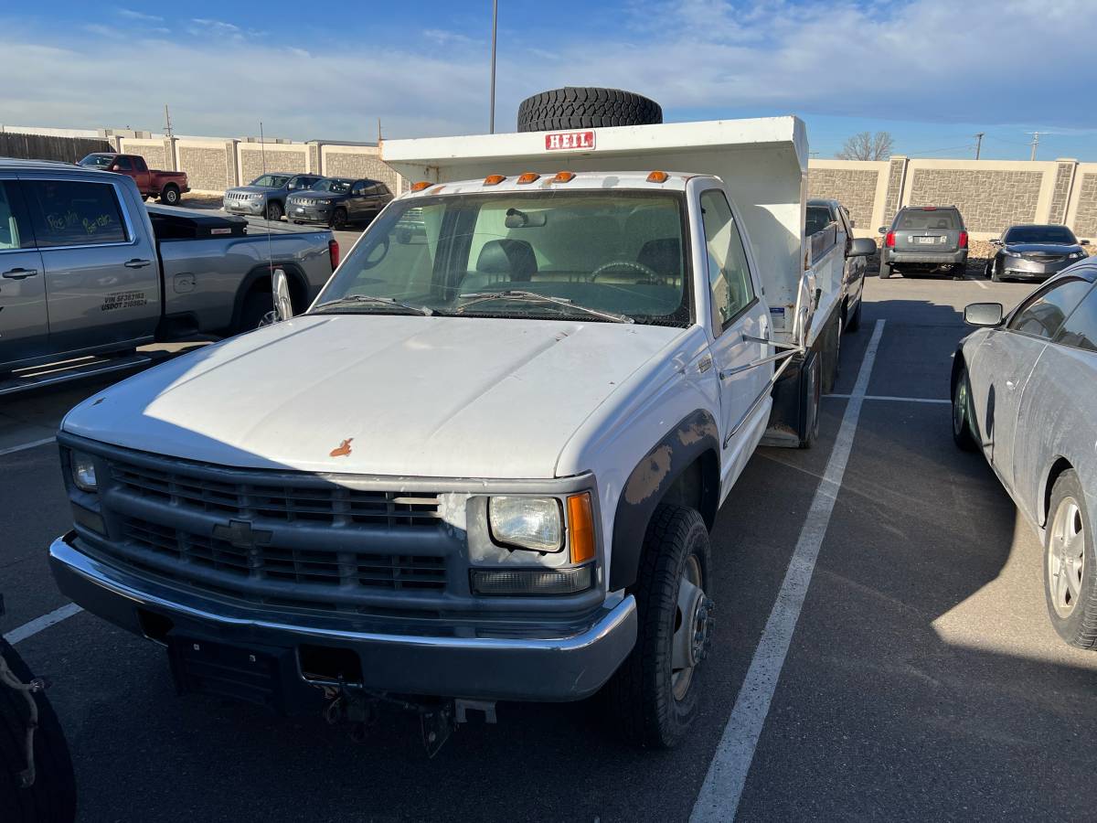 Chevrolet-k3500-diesel-1995-white