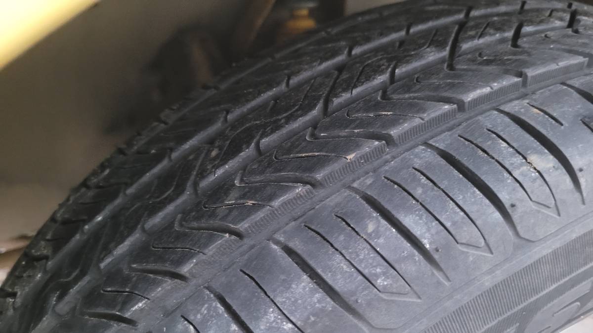 Chevrolet-luv-1976-yellow-10