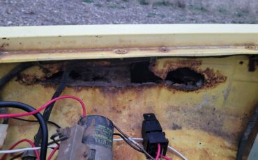 Chevrolet-luv-1976-yellow-11