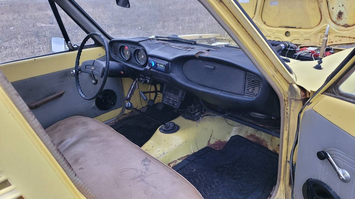 Chevrolet-luv-1976-yellow-14