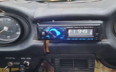 Chevrolet-luv-1976-yellow-15