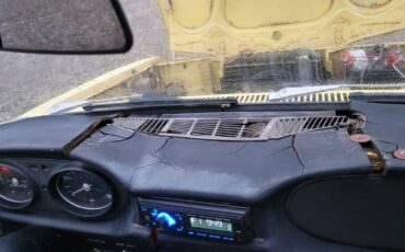 Chevrolet-luv-1976-yellow-16