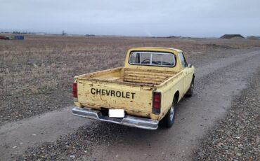 Chevrolet-luv-1976-yellow-2