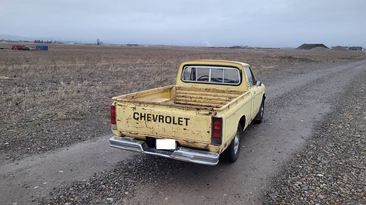 Chevrolet-luv-1976-yellow-2