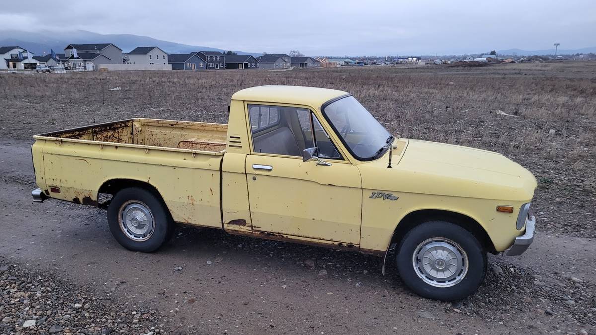 Chevrolet-luv-1976-yellow-5