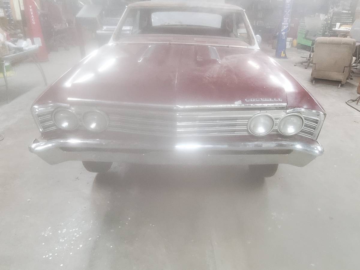 Chevrolet-malibu-1967-white-1