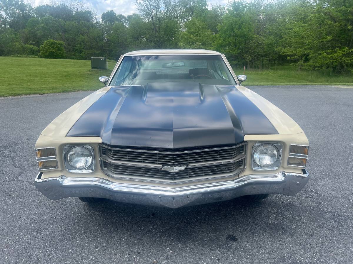 Chevrolet-malibu-1971-yellow-1