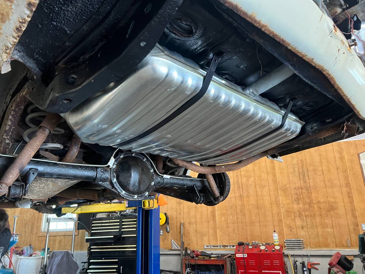 Chevrolet-malibu-1971-yellow-11