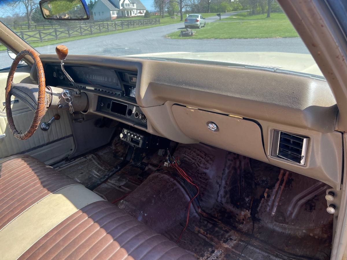 Chevrolet-malibu-1971-yellow-15
