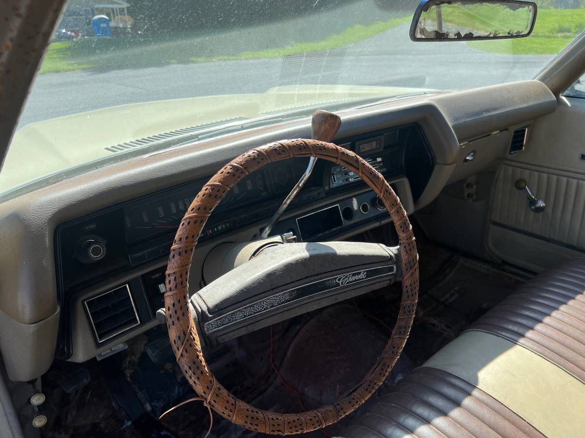 Chevrolet-malibu-1971-yellow-9