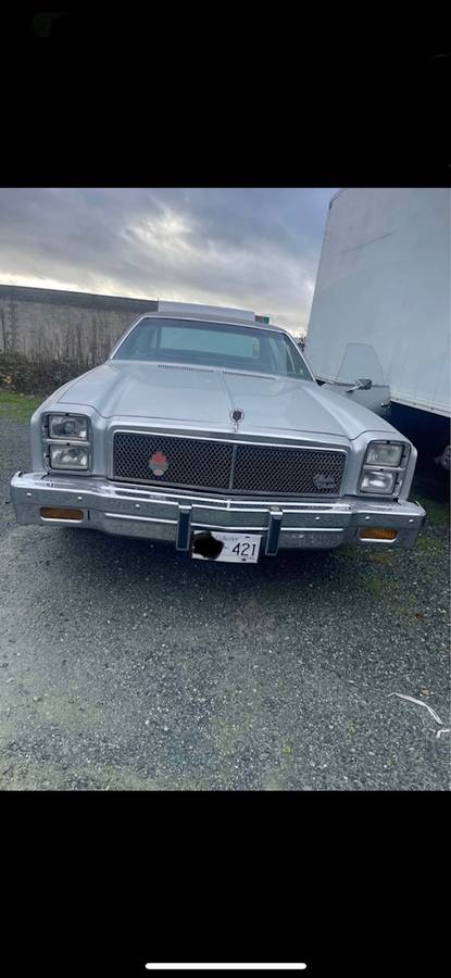 Chevrolet-malibu-1976-silver-2