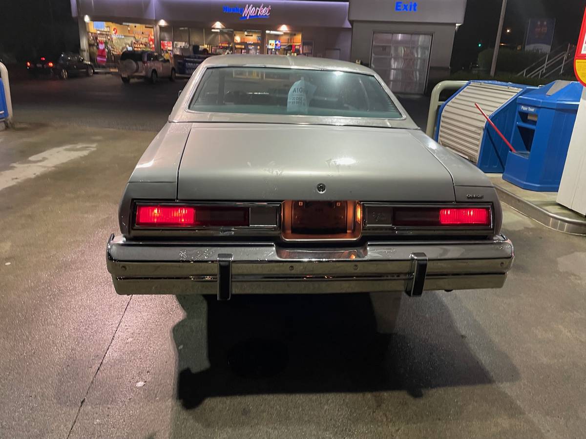 Chevrolet-malibu-1976-silver-3