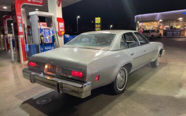 Chevrolet-malibu-1976-silver-4