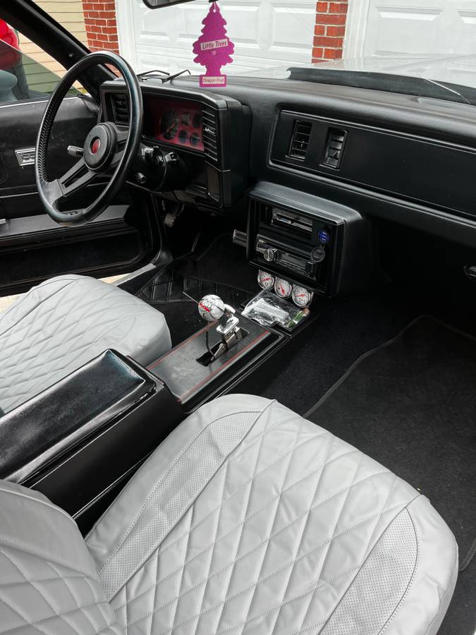 Chevrolet-monte-carlo-1984-grey-10