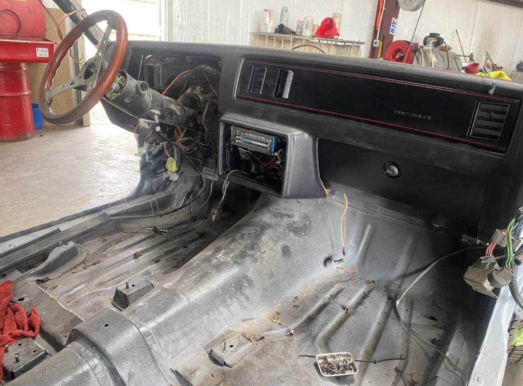 Chevrolet-monte-carlo-1984-grey-16