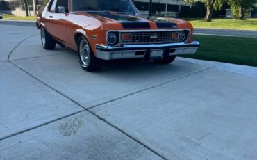 Chevrolet-nova-1974-orange-22