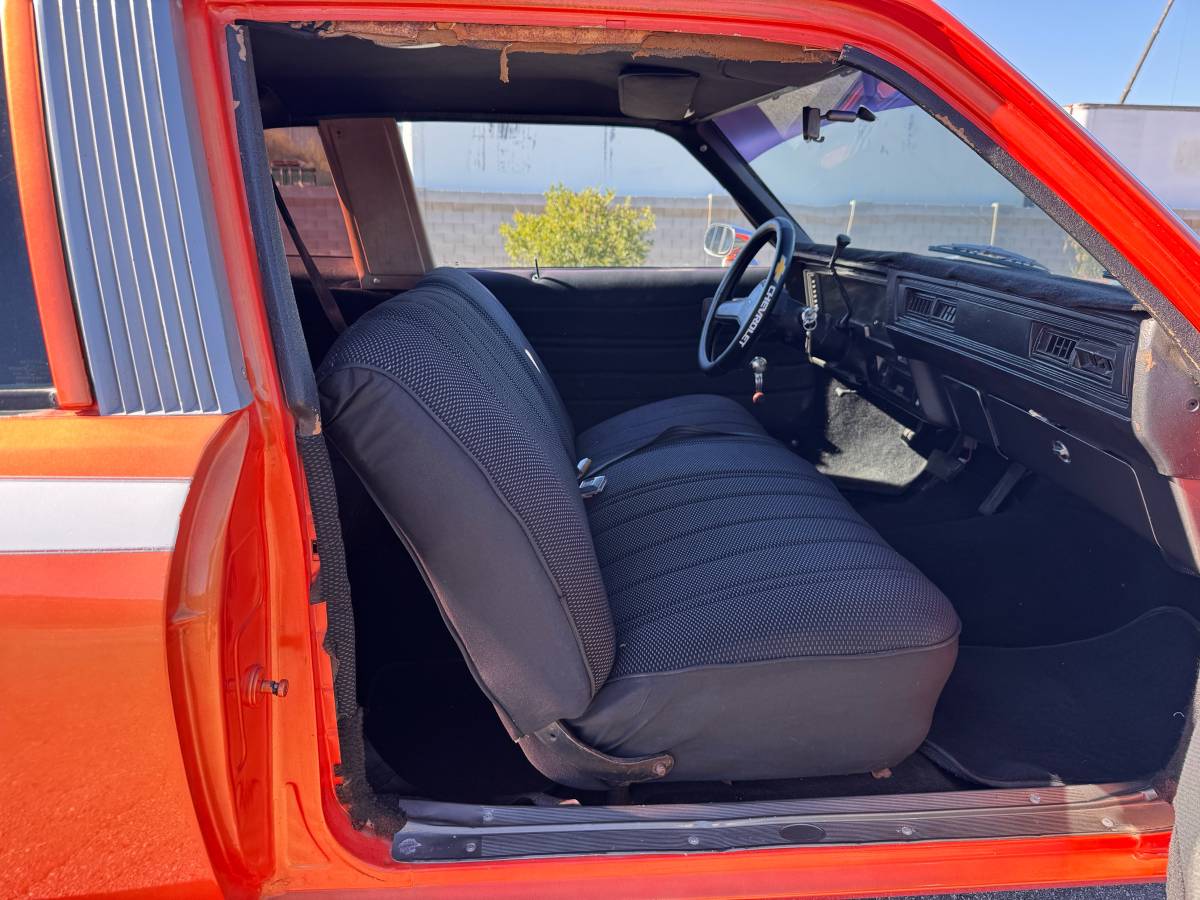 Chevrolet-nova-1978-orange-18