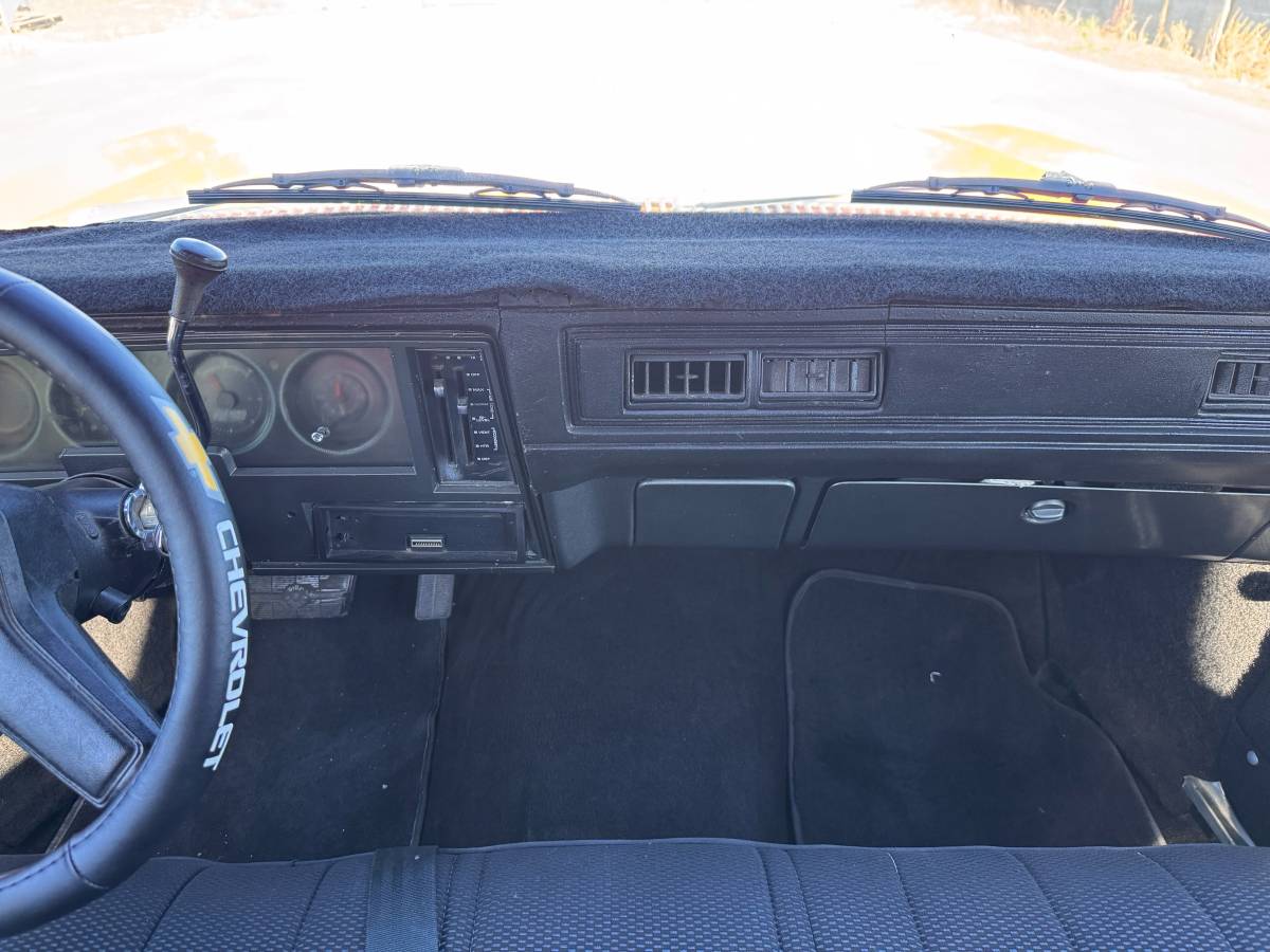 Chevrolet-nova-1978-orange-3