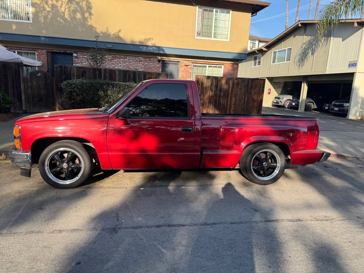 Chevrolet-obs-cheyenne-short-bed-1990-red-11