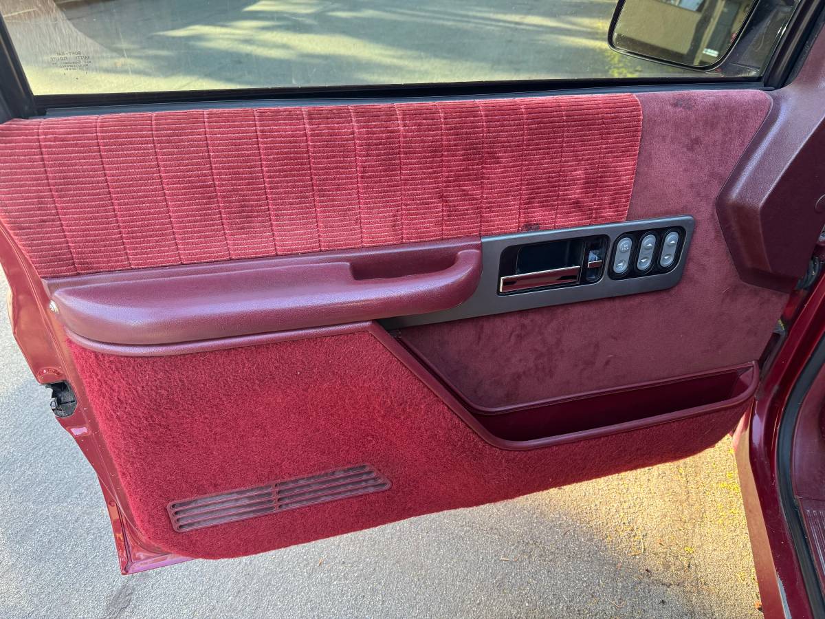 Chevrolet-obs-cheyenne-short-bed-1990-red-14