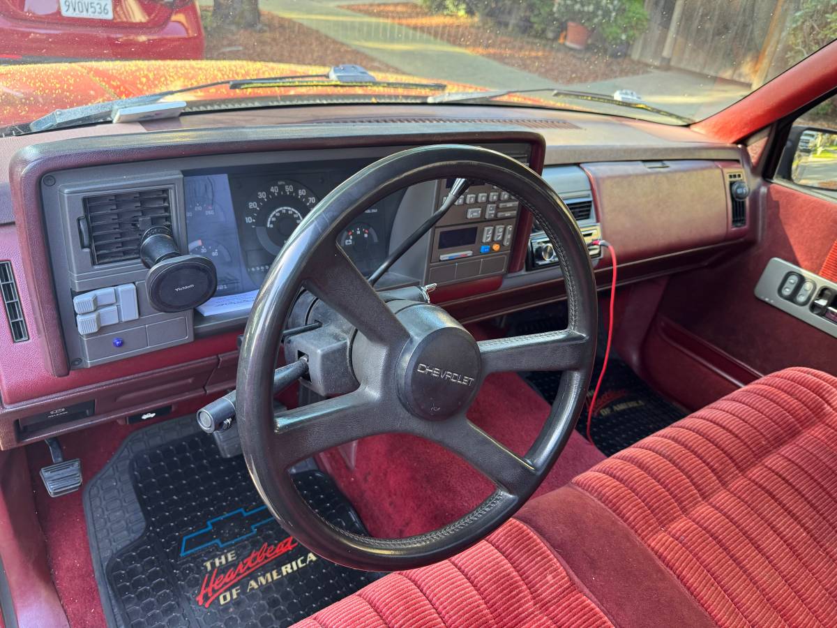 Chevrolet-obs-cheyenne-short-bed-1990-red-15