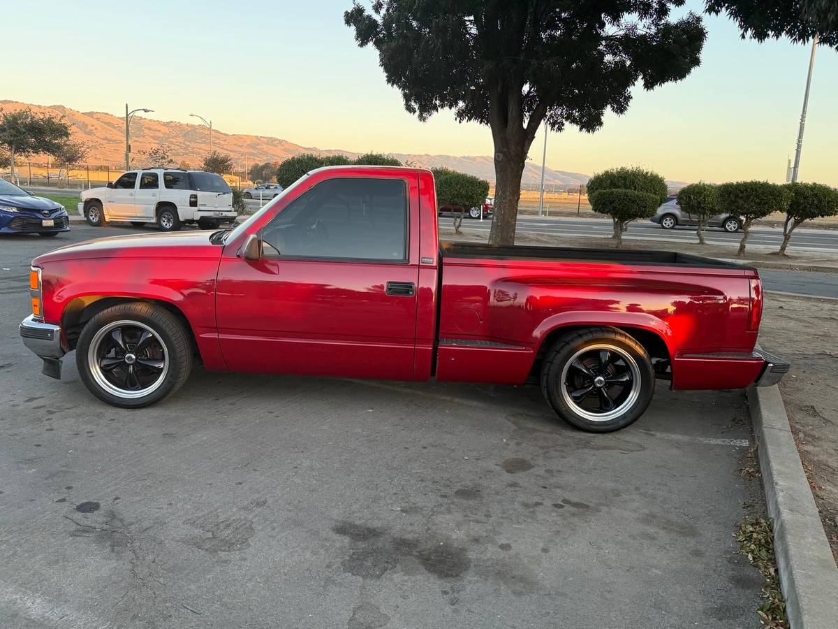 Chevrolet-obs-cheyenne-short-bed-1990-red-2