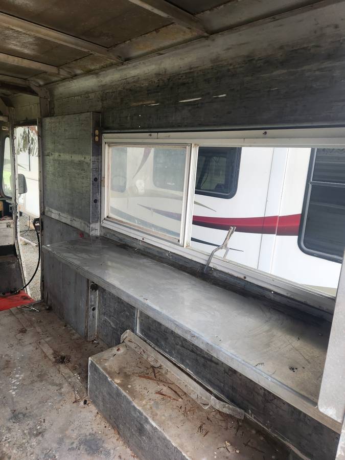 Chevrolet-p30-1965-white-10