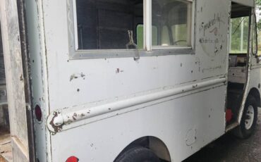 Chevrolet-p30-1965-white-2