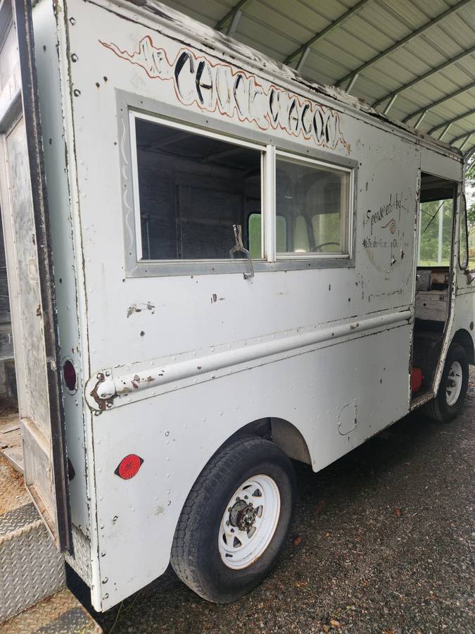 Chevrolet-p30-1965-white-2