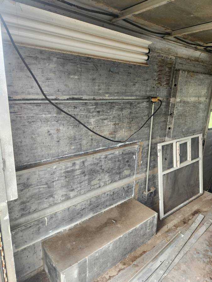 Chevrolet-p30-1965-white-4