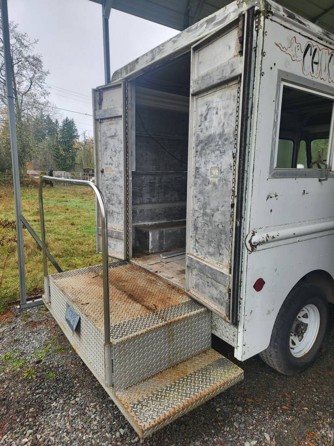 Chevrolet-p30-1965-white-6