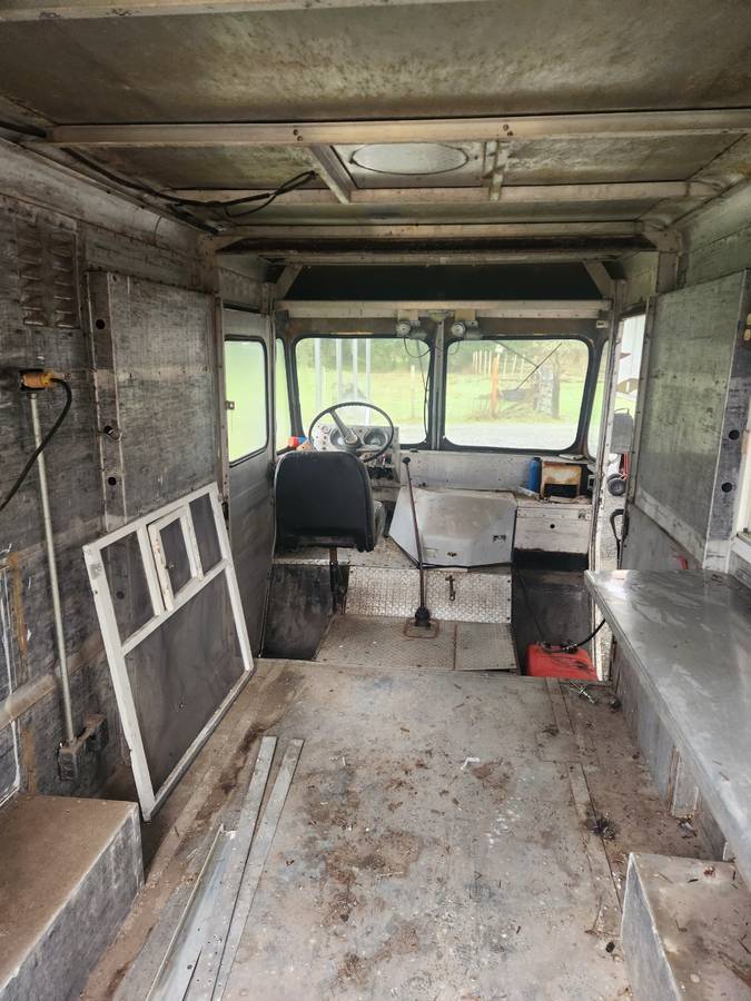 Chevrolet-p30-1965-white-8