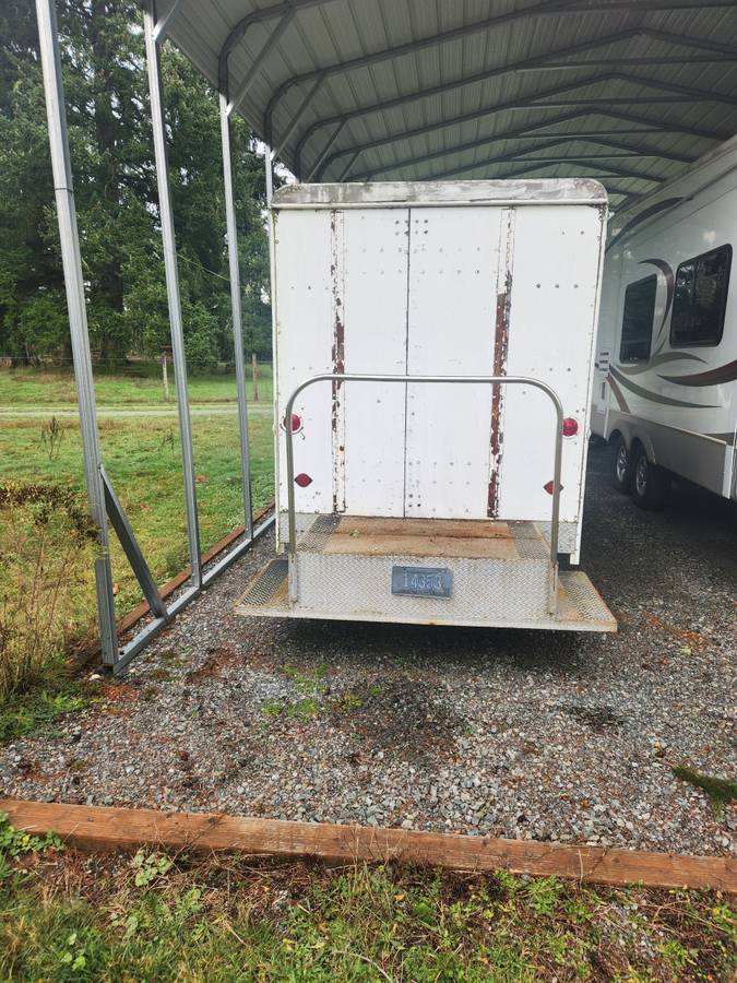 Chevrolet-p30-1965-white-9