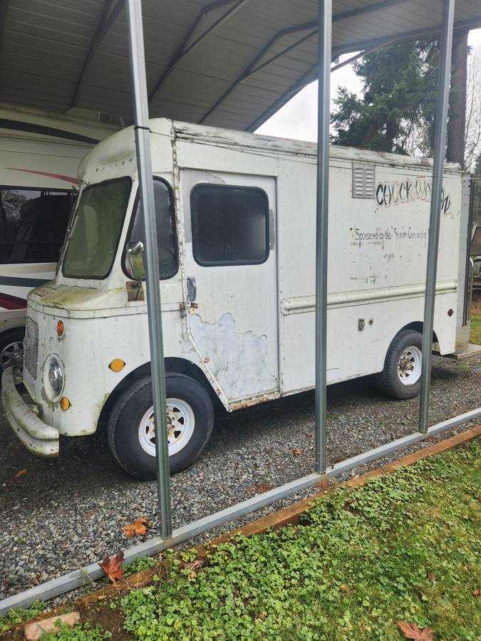 Chevrolet-p30-1965-white