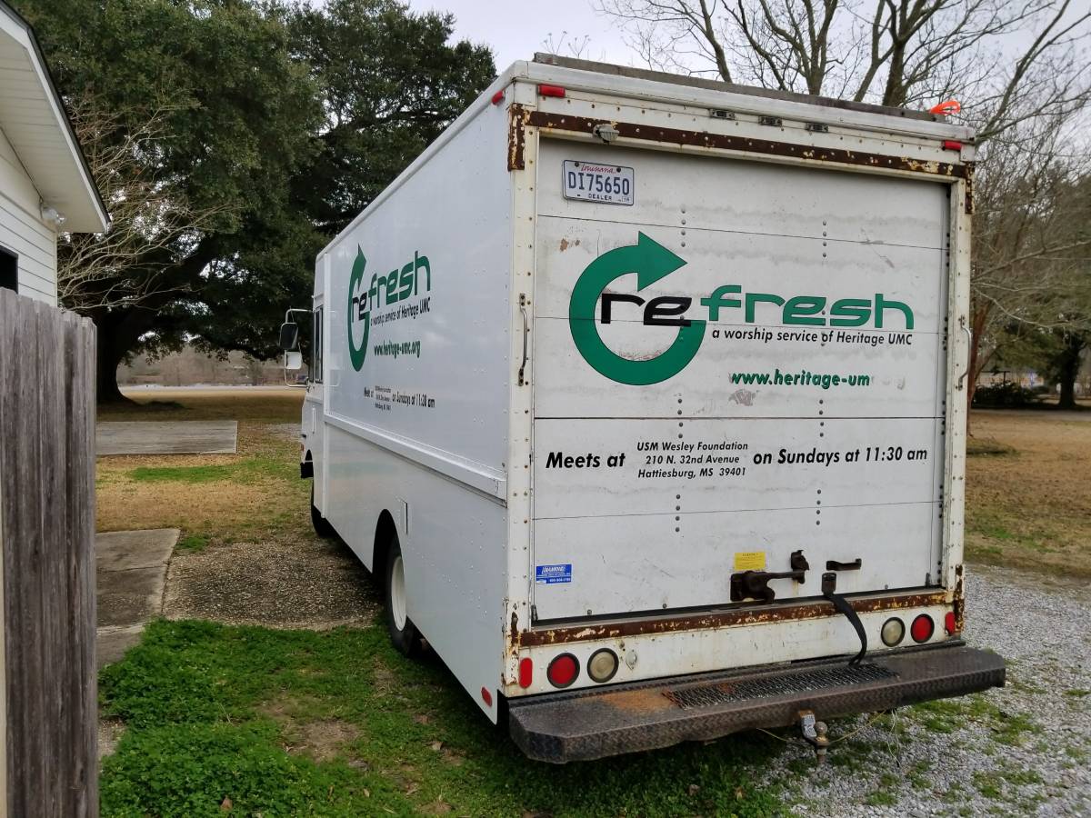 Chevrolet-p30-diesel-1993-white-10