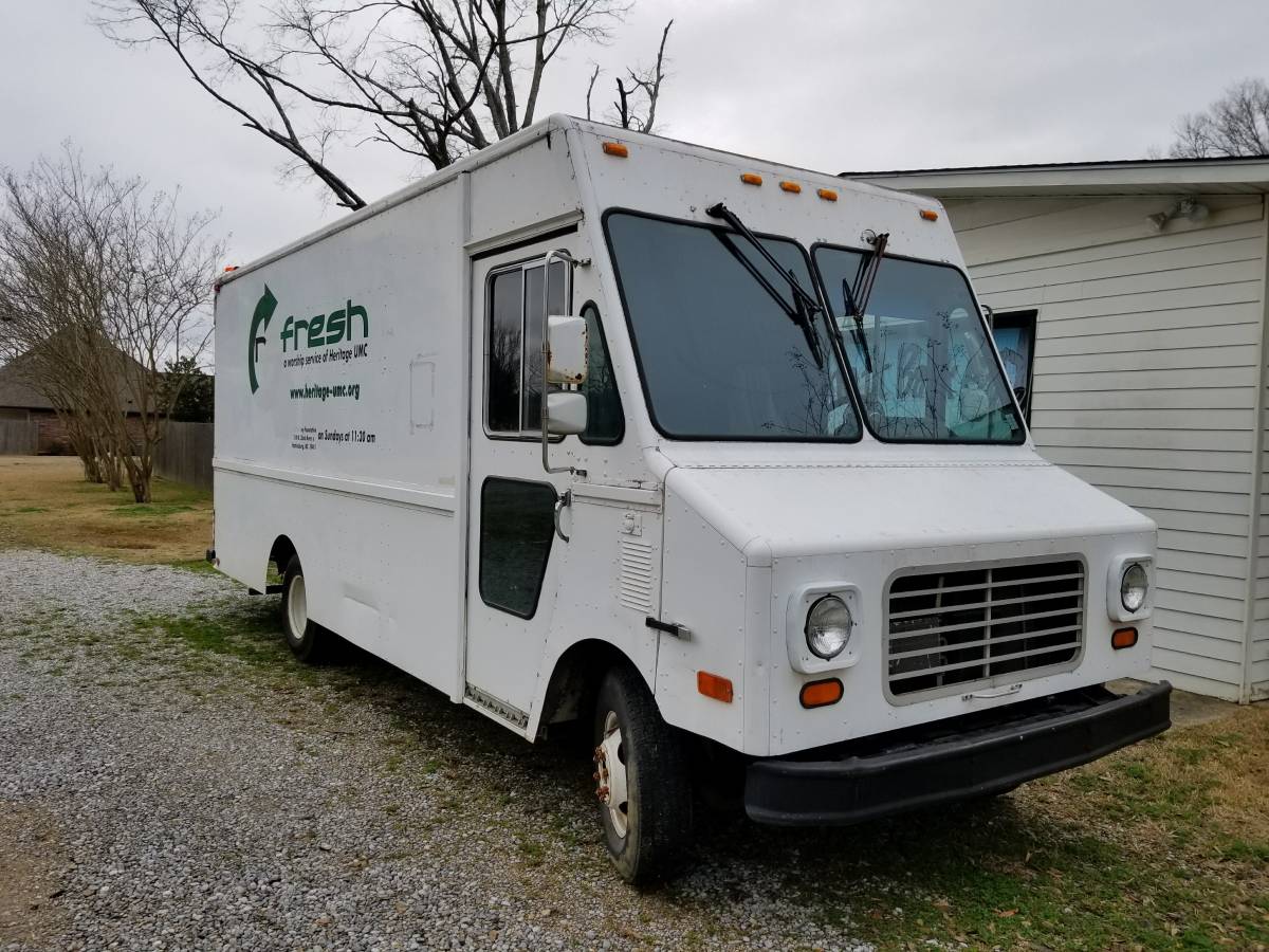 Chevrolet-p30-diesel-1993-white-11
